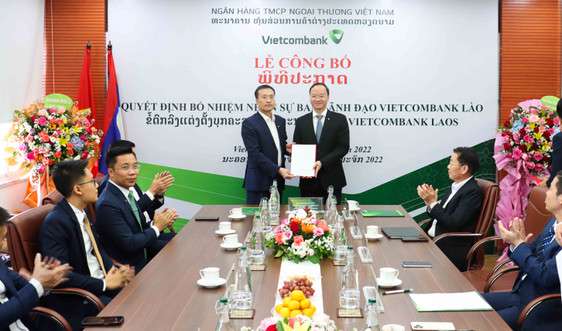 Công bố quyết định về nhân sự Ban lãnh đạo VCB Lào