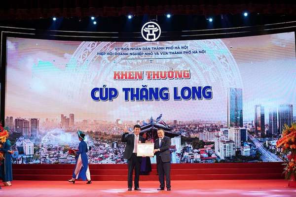 Bảo hiểm BSH nhận giải thưởng “Cúp Thăng Long 2022” và Bằng khen của UBND TP Hà Nội