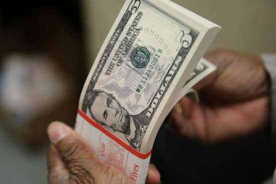 Tỷ giá USD hôm nay 24/11: Đồng đô la Mỹ tự do giảm mạnh, mất mốc 25.000 đồng