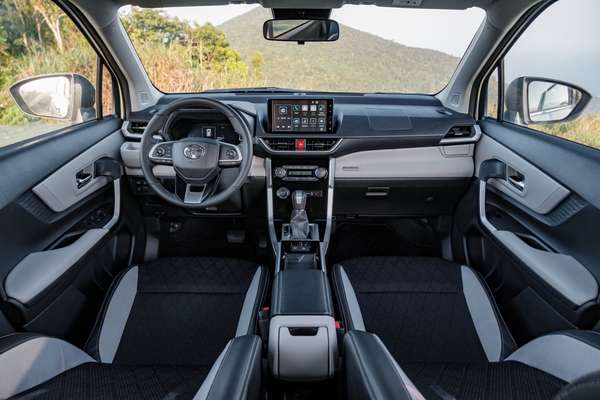 Bảng giá ô tô Toyota Veloz Cross mới nhất ngày 13/11/2022: Đủ khiến Xpander 