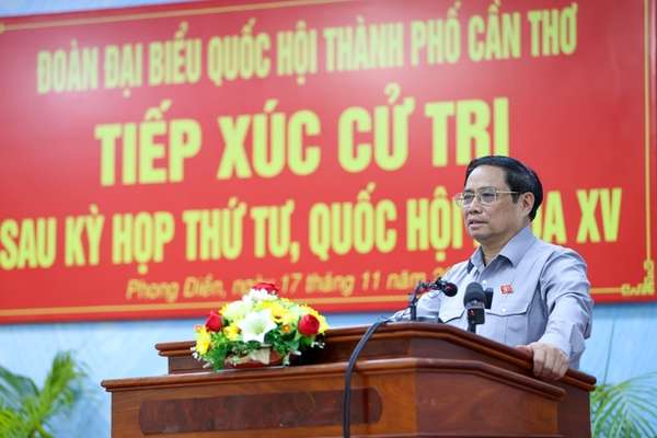Thủ tướng Phạm Minh Chính tiếp xúc cử tri TP Cần Thơ. (Ảnh: VGP)
