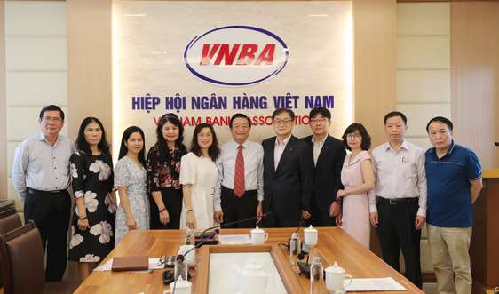Tổng Thư ký VNBA Nguyễn Quốc Hùng tiếp và làm việc với Tổng Giám đốc Shinhan Finance Việt Nam
