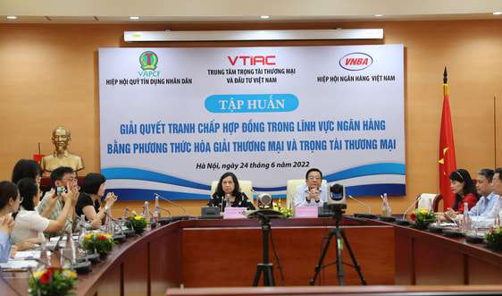 Giải quyết tranh chấp hợp đồng trong lĩnh vực ngân hàng bằng phương thức hoà giải thương mại và trọng tài thương mại