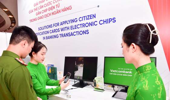 Vietcombank triển khai ứng dụng căn cước công dân gắn chip trong các giao dịch ngân hàng