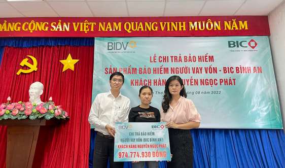 BIC chi trả gần 1 tỷ đồng tiền bảo hiểm cho khách hàng vay vốn tại Cần Thơ
