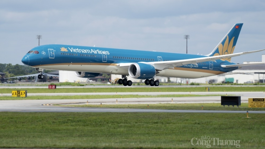 Cổ phiếu của Vietnam Airlines bị đưa vào diện kiểm soát do bị lỗ liên tiếp