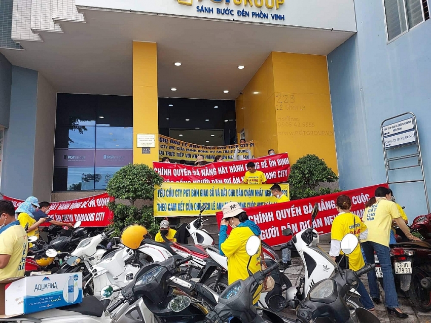 Khách hàng tiếp tục vây trụ sở Công ty Phú Gia Thịnh đòi sổ đỏ dự án New Danang City