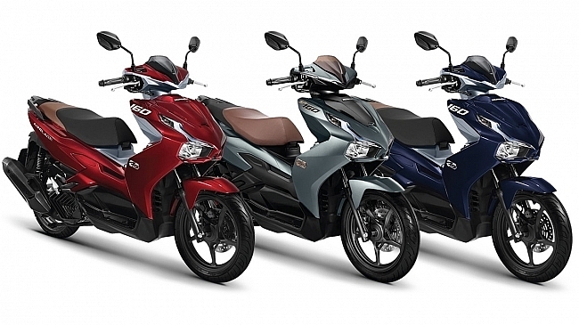 Giá xe máy chạm đáy, nên chọn Yamaha NVX hay Honda Air Blade?