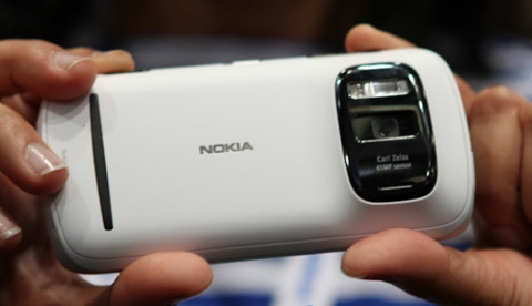 “Tượng đài” một thời nhà Nokia: Cụm camera siêu khủng “đá bay” smartphone đời mới
