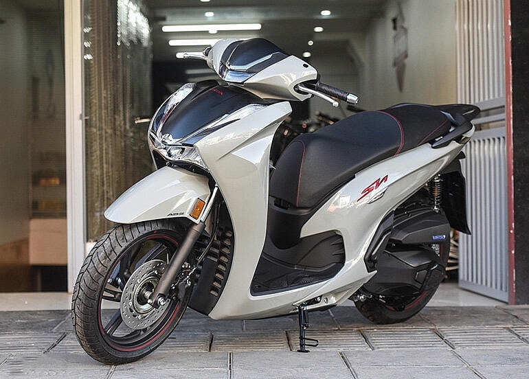 Xe máy Honda SH trở lại mạnh mẽ với giá chỉ từ 71 triệu đồng