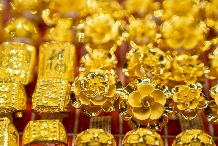 Giá vàng hôm nay 10/9/2022: Vàng tăng cao, giằng co ở ngưỡng 1.700 ounce