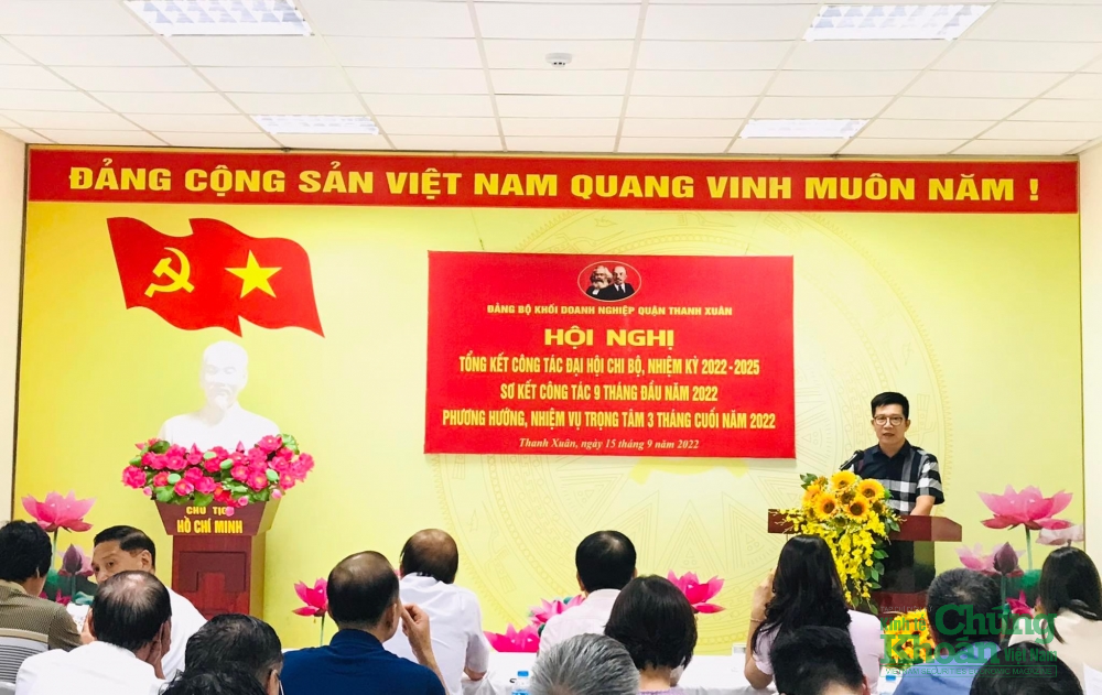 Đồng chí Nguyễn Văn Minh – Quận ủy viên, Bí thư Đảng ủy Khối chủ trì hội nghị