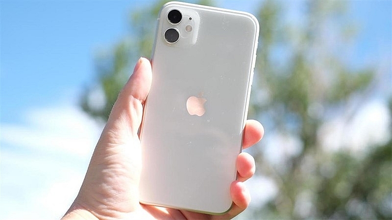 Giá iPhone 11 tiếp tục giảm mạnh “rẻ như cho”: Thấp hơn Galaxy S21 FE hơn 4 triệu đồng