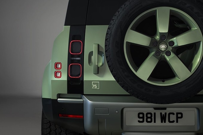 Land Rover tung phiên bản mẫu xe kỷ niệm 75 năm thành lập với màu sơn độc quyền