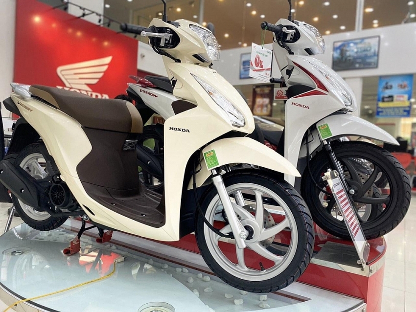 “Chuyển khẩu hội nhà giàu”, xe máy Honda Vision 2022 đắt hàng nhưng không đắt giá