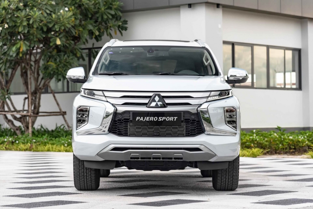 Giá xe Mitsubishi Pajero Sport tháng 9/2022: Khuyến mãi lên đến 20 triệu, “vùi dập” Toyota