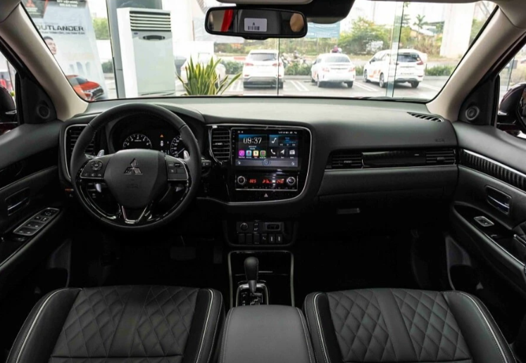 Bảng giá xe Mitsubishi Outlander mới nhất ngày 27/9/2022: Giá cực rẻ, tham vọng “soán ngôi” Honda CR-V