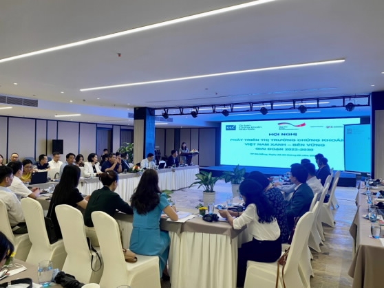 Phó Chủ tịch UBCKNN Vũ Thị Chân Phương phát biểu khai mạc Hội nghị Phát triển Thị trường chứng khoán xanh – bền vững giai đoạn 2022-2030