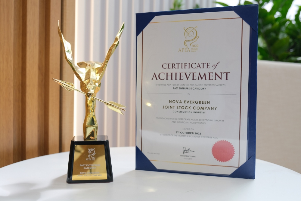 Giải thưởng ghi nhận những bước tiến mạnh mẽ trong các hoạt động kinh doanh và phát triển bền vững của Nova Evergreen 2 năm vừa qua.