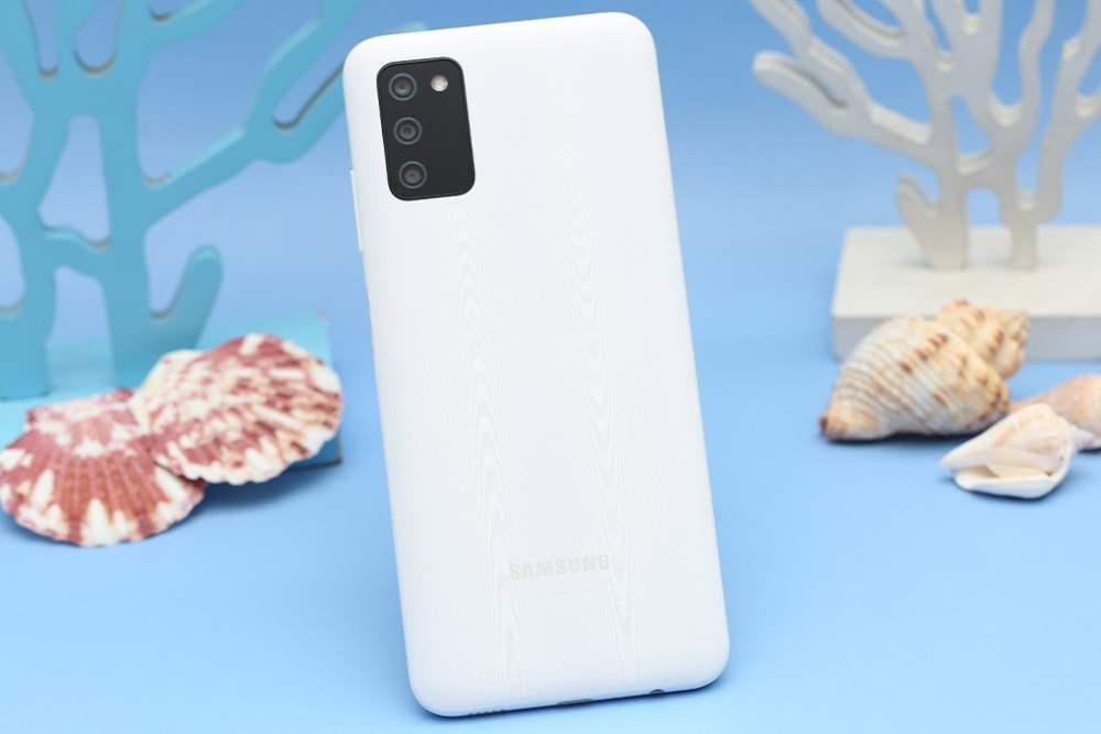 Mẫu điện thoại Samsung với vẻ ngoài hào nhoáng”, hiệu năng “choáng ngợp” giá chỉ từ 2 triệu