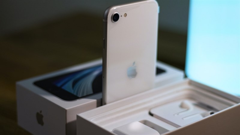 Cập nhật giá iPhone SE 2022 mới nhất tháng 10: Rẻ chưa từng có, 