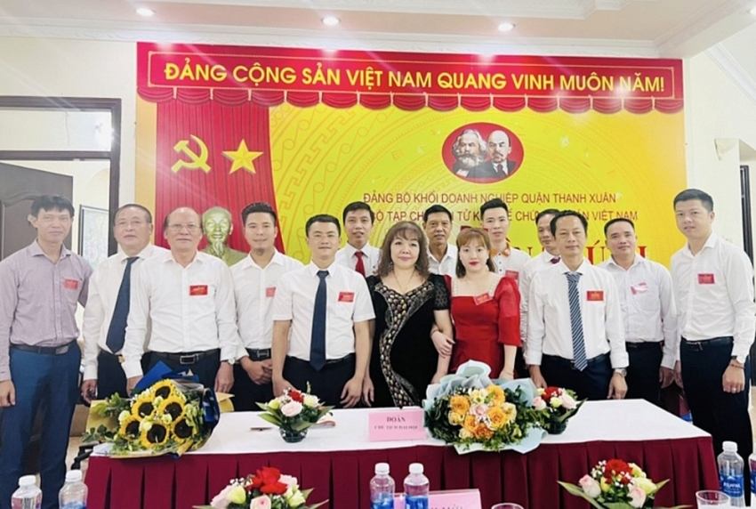 Cán bộ, Đảng viên trong Chi bộ Tạp chí điện tử Kinh tế Chứng khoán Việt Nam