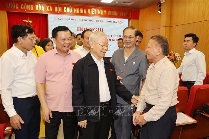 Tổng Bí thư Nguyễn Phú Trọng tiếp xúc cử tri tại quận Hai Bà Trưng. Ảnh: Trí Dũng/TTXVN