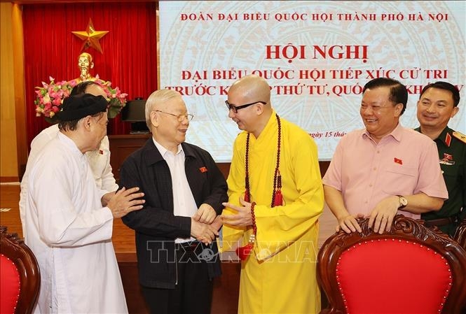 Tổng Bí thư Nguyễn Phú Trọng tiếp xúc cử tri tại quận Hai Bà Trưng. Ảnh: Trí Dũng/TTXVN