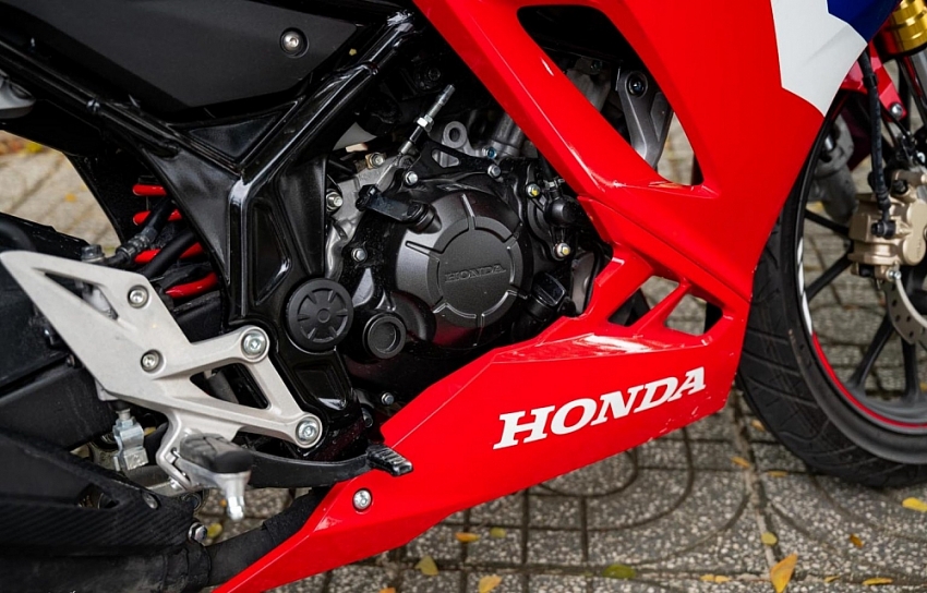 Giá xe máy Honda CBR150R mới nhất tháng 11/2022 tại đại lý
