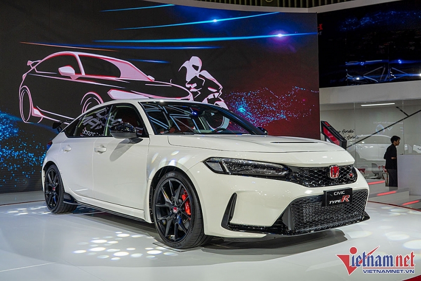4 mẫu xe mới, giá tiền tỷ đáng chú ý tại Triển lãm ô tô Việt Nam 2022